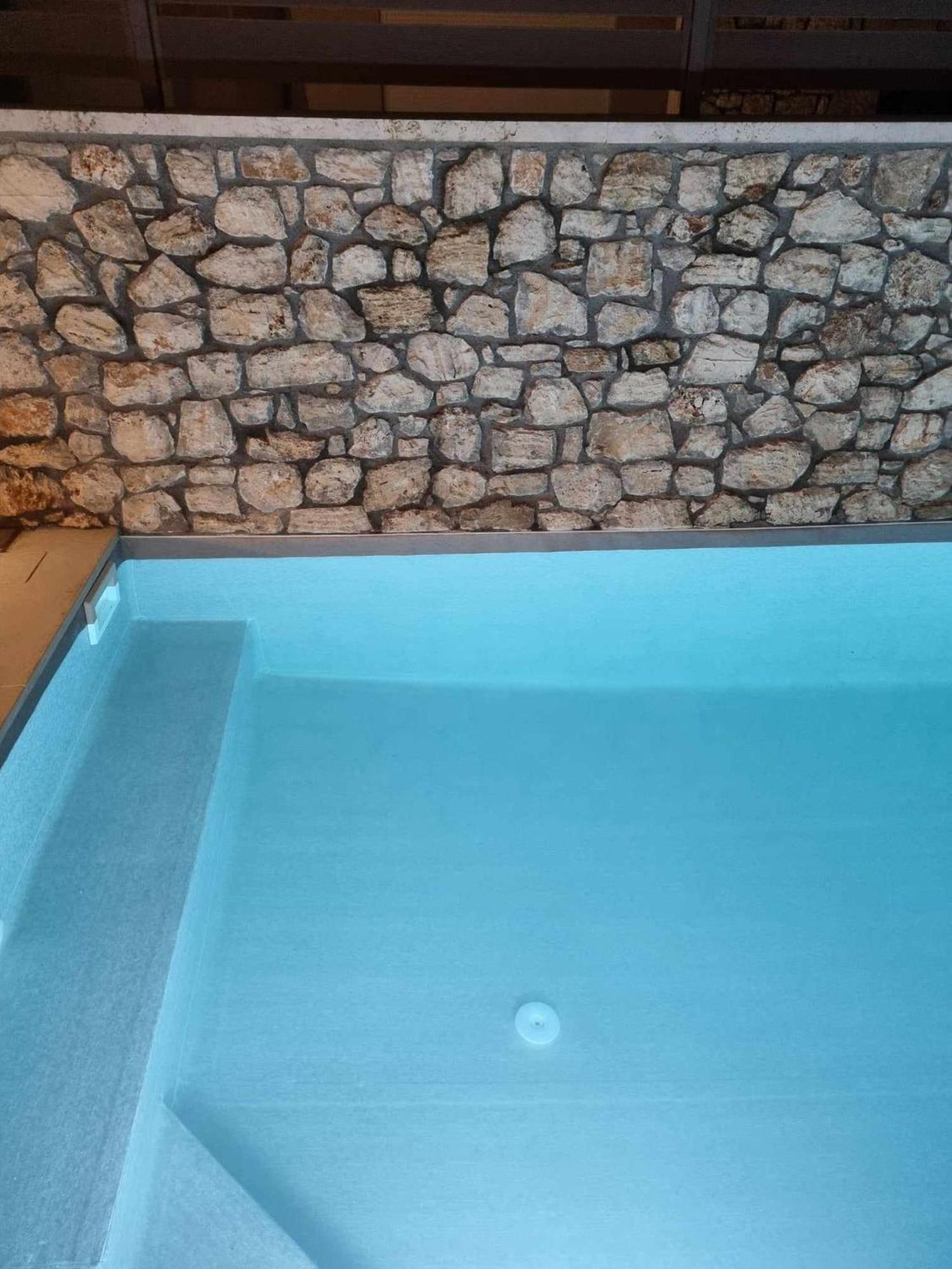 Lydia's 2 With Private Pool Apartmán